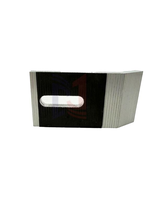 Staffa anticorrosiva e di facile installazione per sistema di supporto facciate in pietra